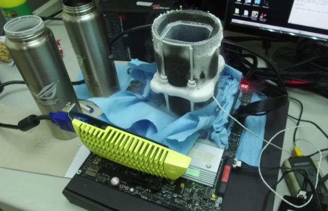 Pic desc: Extreme overclocking of the AMD Ryzen CPU with LN2